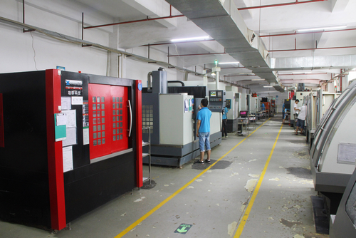 Overview of the main aisle in the HyProto CNC machining workshop